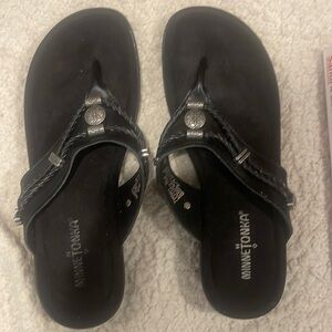 The are a size 8 black summer sandal